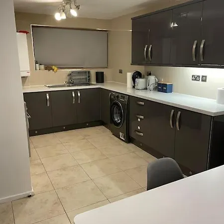 2 Bedrooms In Plaistow Near Tube To London