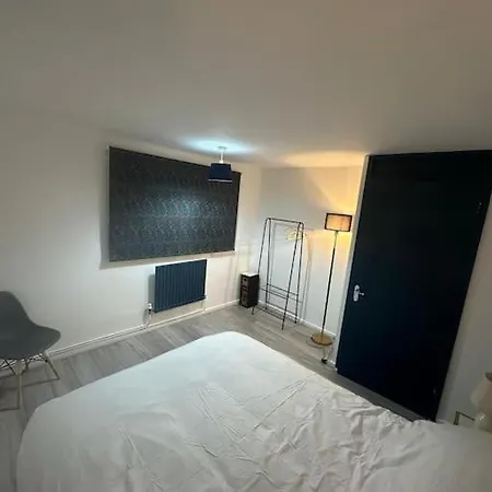 2 Bedrooms In Plaistow Near Tube To Apartment