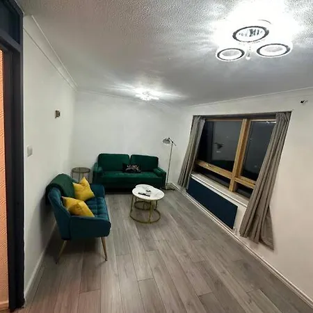 2 Bedrooms In Plaistow Near Tube To *