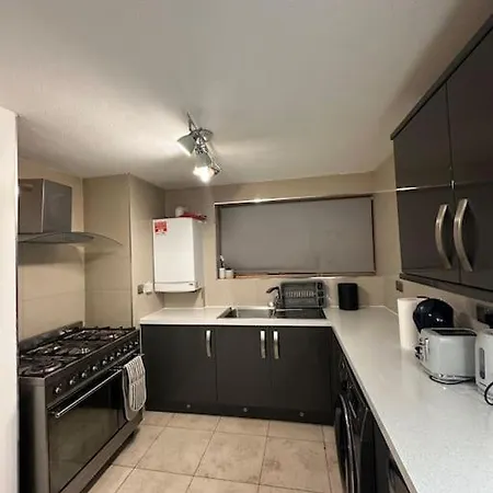 2 Bedrooms In Plaistow Near Tube To