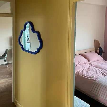 Kennington Flat With Balcony, King Size Bed And Free Parking Overlooking Park Apartment