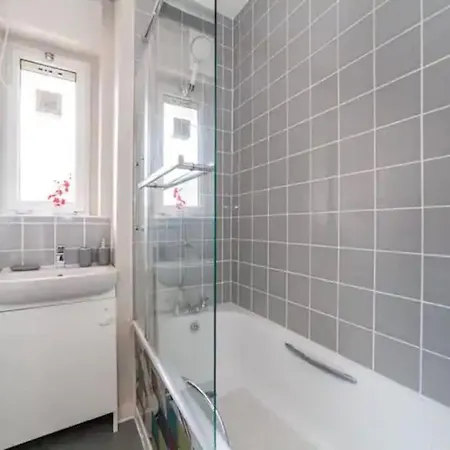Ground Floor Flat Free Parking Apartment *
