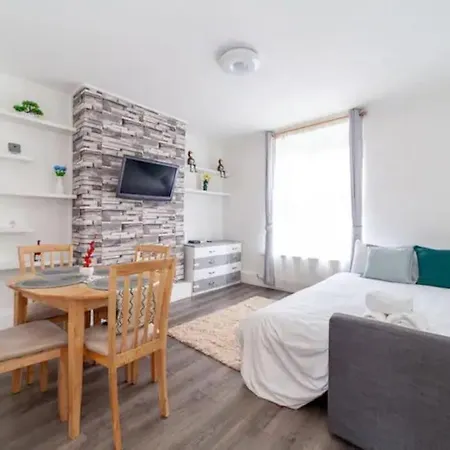 Ground Floor Flat Free Parking *