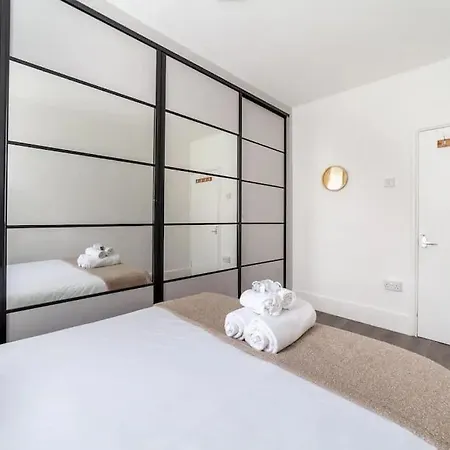 Ground Floor Flat Free Parking Apartment *