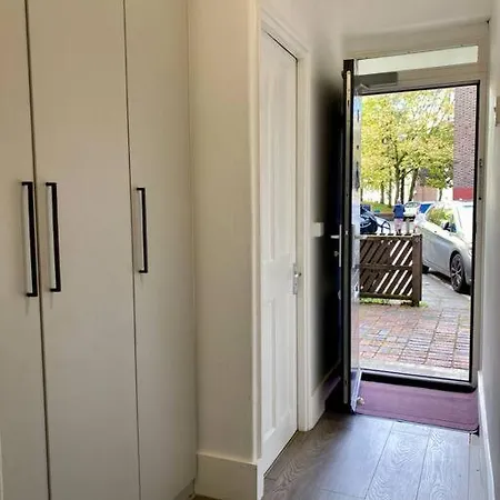 Ground Floor Flat Free Parking Apartment *