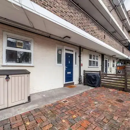 Apartment Ground Floor Flat Free Parking London