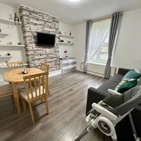 Apartment Ground Floor Flat Free Parking London