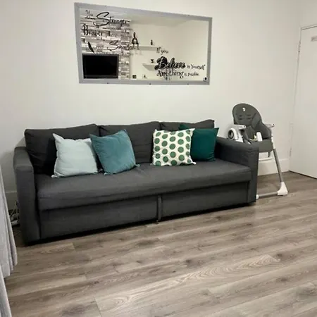 Ground Floor Flat Free Parking Apartment