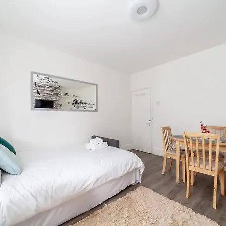 Apartment Ground Floor Flat Free Parking