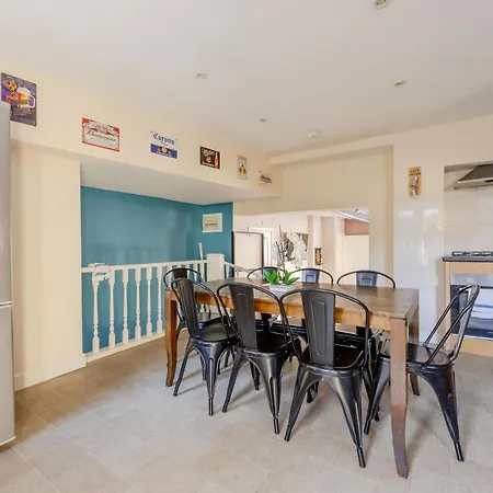 Big House Close To Metro Underground - Sleeps Up To 13 Гостевой дом *