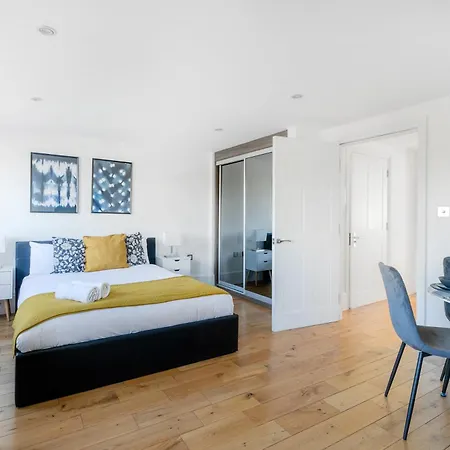 Regent's Park & Baker Street Modern Apartments!