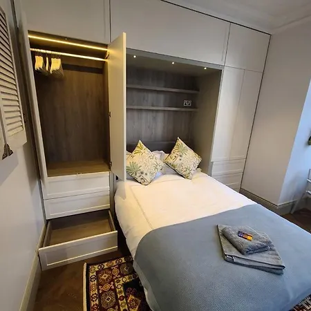 New Boutique Ground Floor * London