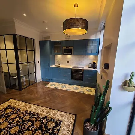 New Boutique Ground Floor Apartment *