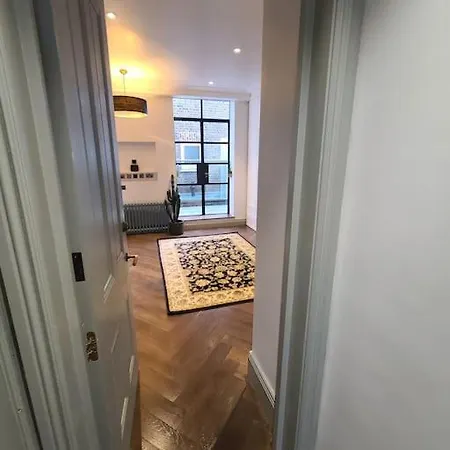 New Boutique Ground Floor Apartment *