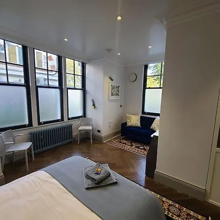 New Boutique Ground Floor Apartment *