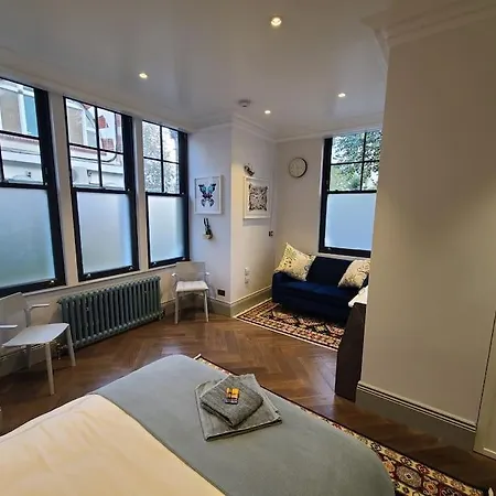 New Boutique Ground Floor Apartment *