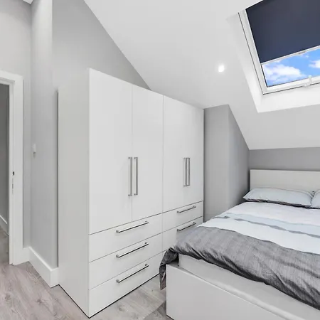 Your Cosy Modern 2 Double Bedroom Flat Fully Furnished - 5 Mins Walk To Stn Flat 4 Apartment *