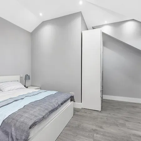 Apartment Your Cosy Modern 2 Double Bedroom Flat Fully Furnished - 5 Mins Walk To Stn Flat 4