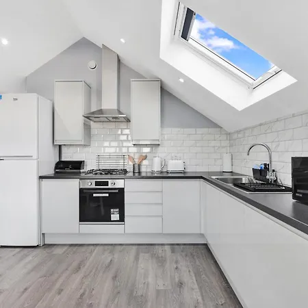 Your Cosy Modern 2 Double Bedroom Flat Fully Furnished - 5 Mins Walk To Stn Flat 4 Apartment