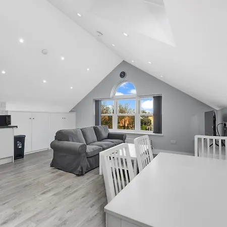 Apartment Your Cosy Modern 2 Double Bedroom Flat Fully Furnished - 5 Mins Walk To Stn Flat 4