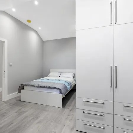 Your Cosy Modern 2 Double Bedroom Flat Fully Furnished - 5 Mins Walk To Stn Flat 4 Apartment London