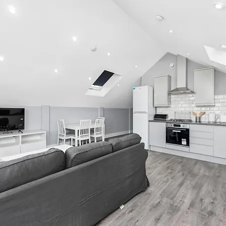 Your Cosy Modern 2 Double Bedroom Flat Fully Furnished - 5 Mins Walk To Stn Flat 4 Apartment