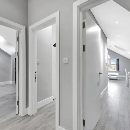 Your Cosy Modern 2 Double Bedroom Flat Fully Furnished - 5 Mins Walk To Stn Flat 4 Apartment London