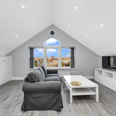Apartment Your Cosy Modern 2 Double Bedroom Flat Fully Furnished - 5 Mins Walk To Stn Flat 4 *