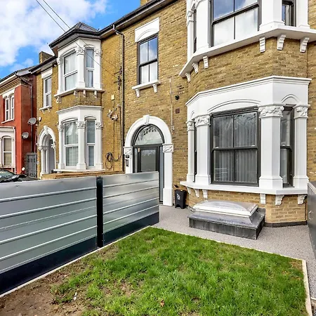 Your Cosy Modern 2 Double Bedroom Flat Fully Furnished - 5 Mins Walk To Stn Flat 4 Apartment London