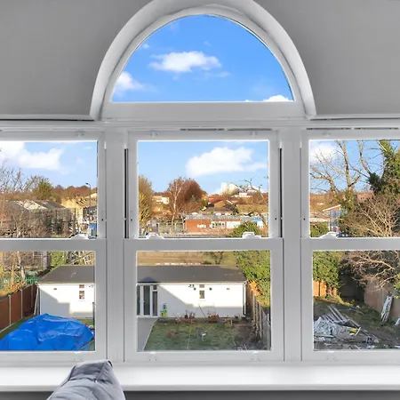 Your Cosy Modern 2 Double Bedroom Flat Fully Furnished - 5 Mins Walk To Stn Flat 4 Apartment *