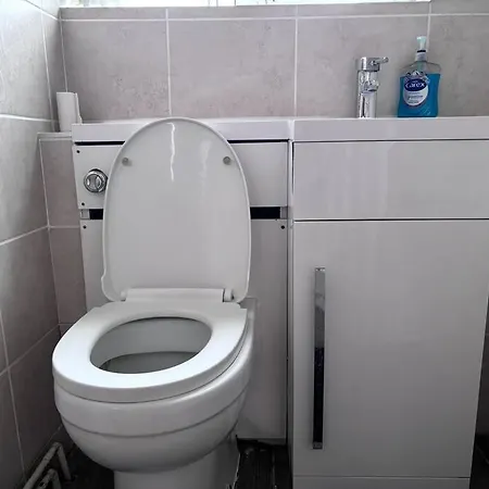Apartment Cosy Spacious 2 Bed Flat High Street Hornchurch