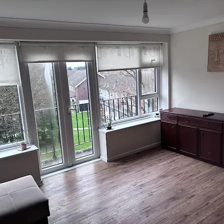 Cosy Spacious 2 Bed Flat High Street Apartment Hornchurch