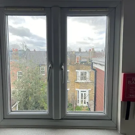 Private With Your Shower And Kitchen London