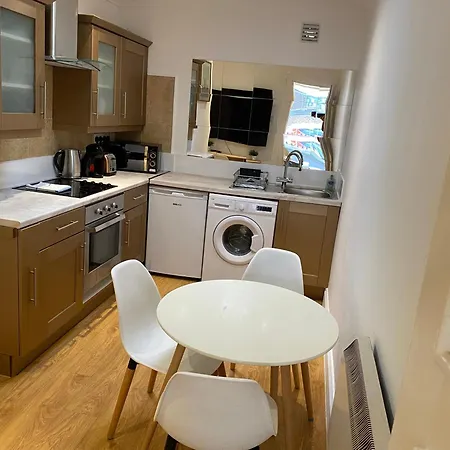 Apartment Impeccable 2-bed In London