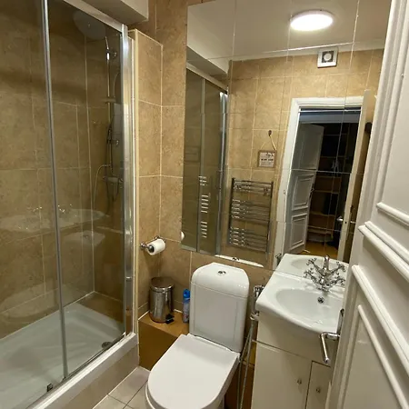 Impeccable 2-bed In * London