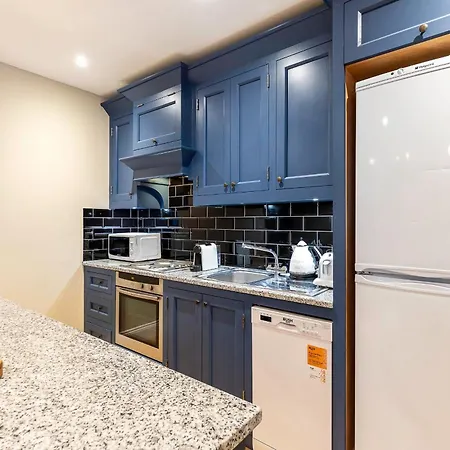 Colourful Near Clapham Common! Apartment London