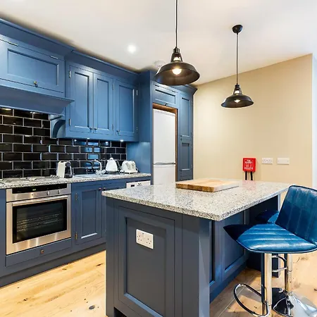 Apartment Colourful Near Clapham Common! *