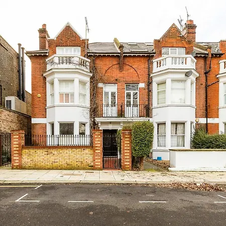Apartment Colourful Near Clapham Common!