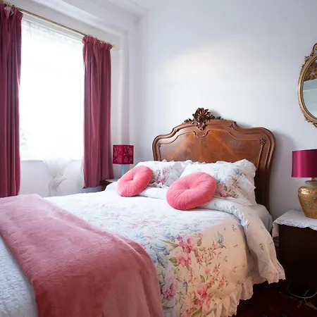 Dawson Place, Juliette's