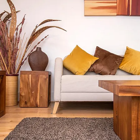 Big Flat Close To Big Ben * London