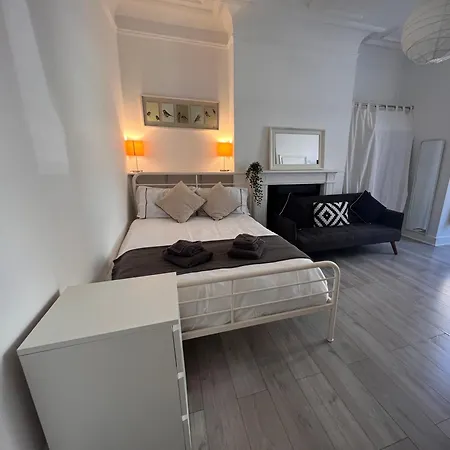 Glenmore Apartment London