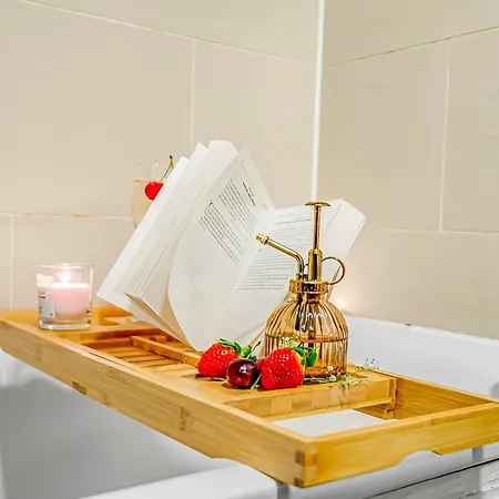 Apartment Serene With Garden View - Cozy Retreat For Couples & Solo Travellers London