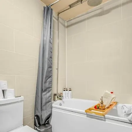 Serene With Garden View - Cozy Retreat For Couples & Solo Travellers Apartment *