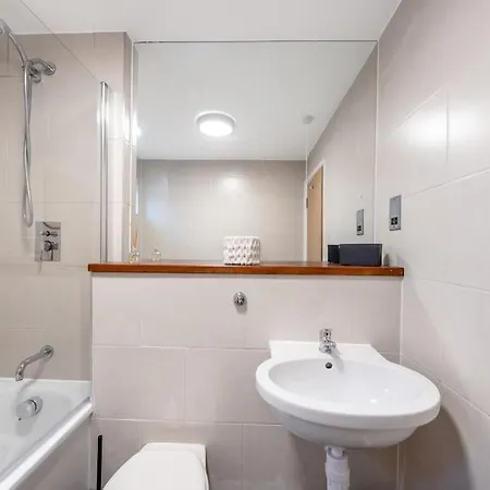 4 Beds - Tooting - 20 Min To - Free Parking Dom wakacyjny *