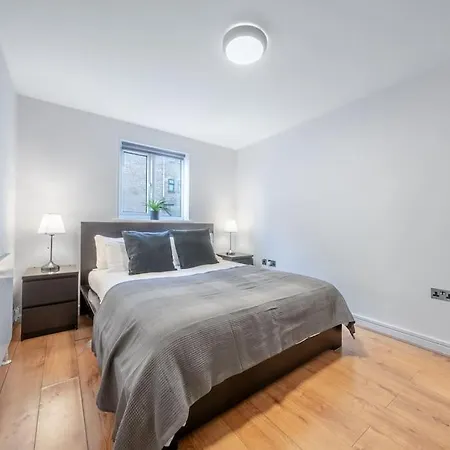 Dom wakacyjny 4 Beds - Tooting - 20 Min To - Free Parking *