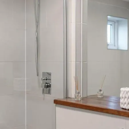4 Beds - Tooting - 20 Min To - Free Parking Dom wakacyjny *