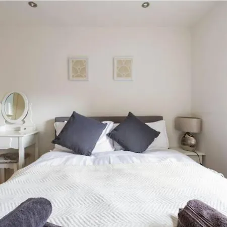 Super Beautiful Three Bedroom Apartment *
