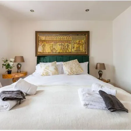 Super Beautiful Three Bedroom Apartment