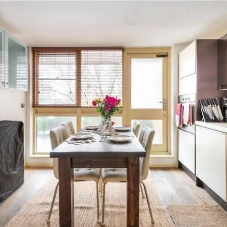 Super Beautiful Three Bedroom Apartment *