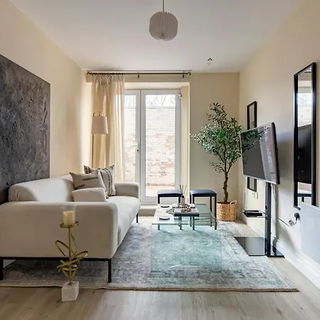 North - One Bed Flat- Entire Unit *